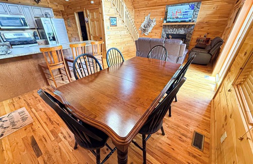 Grassy Creek Cabin | Lucky Hill Hideaway - New Rental 2025