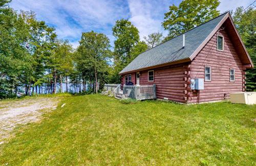 Greenville House | Lucky Lakefront Log Cabin
