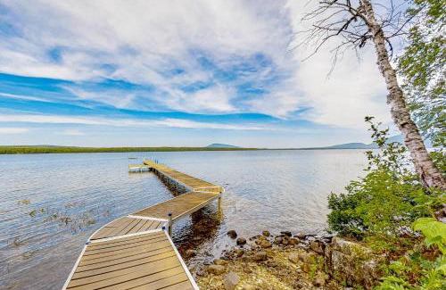 Greenville House | Lucky Lakefront Log Cabin