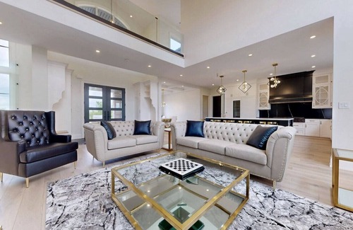 Fort Erie Villa | Lucky Mansion - a Luxury Villa in Fort Erie !