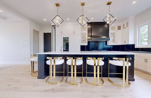 Fort Erie Villa | Lucky Mansion - a Luxury Villa in Fort Erie !