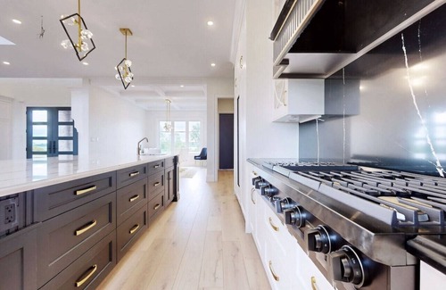 Fort Erie Villa | Lucky Mansion - a Luxury Villa in Fort Erie !