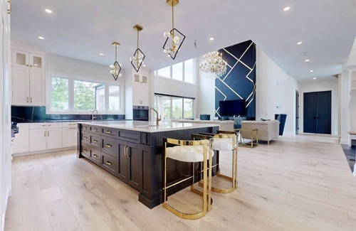 Fort Erie Villa | Lucky Mansion - a Luxury Villa in Fort Erie !