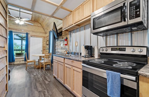Glenwood Cabin | Lucky's Canoe & Kayak Cabin #1 - Caddo River Access!