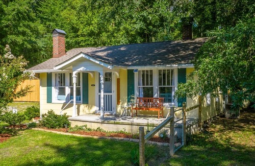 Rossville House | Lucky`s Cottage | 1 Bed, 1 Bath