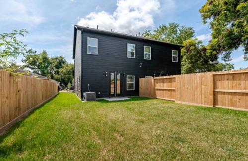 Northside House | Lucky Street Townhome in vibrant Houston