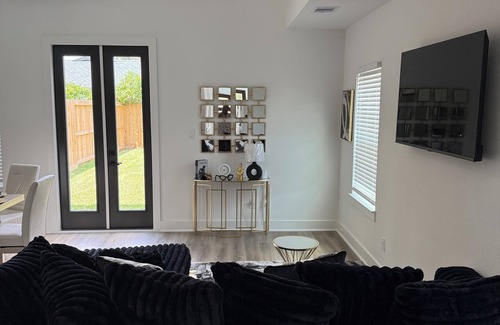 Northside House | Lucky Street Townhome in vibrant Houston