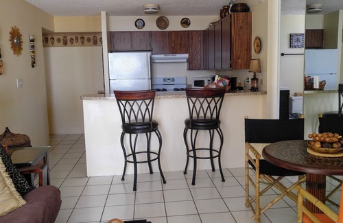 Waikiki Condo | Lucky you! Penthouse with 1 bedroom, stunning sea views, great amenities, sleeps 5