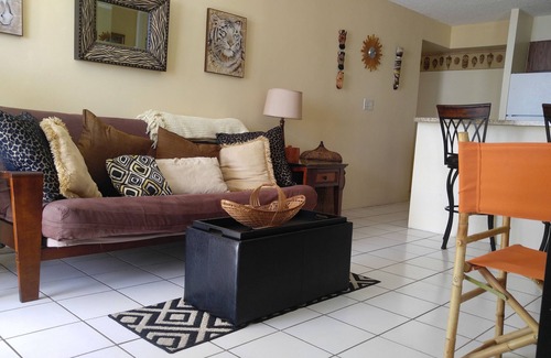 Waikiki Condo | Lucky you! Penthouse with 1 bedroom, stunning sea views, great amenities, sleeps 5
