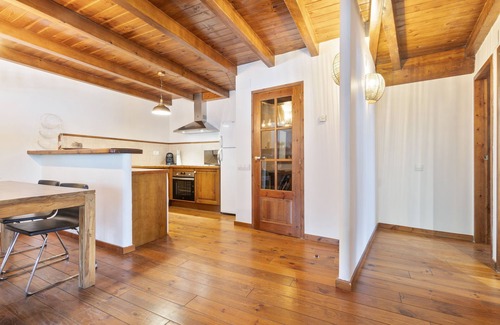 Arties Apartment | Luderna - Apto con terraza Rouche