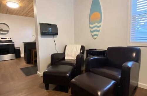 Ludington Apartment | Ludington Ave Suite 3-Blocks from downtown!