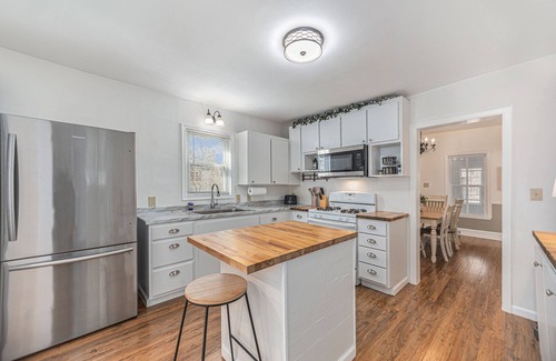 Northern Lower Peninsula House | Ludington Beach House on Lakeshore 1.5 Blocks from the beach