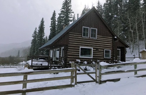 Pagosa Springs Cabin | Ludwig Cabin - Weminuche Wilderness Ranch - sleeps 8
