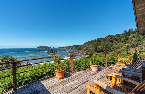 Westhaven-Moonstone Cabin | Luffenholtz Surfside Cabin~Romantic Hot Tub