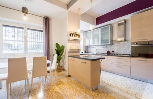 Ostiense Apartment | Luigi's Home, Spacious Apartment to San Paolo Metro