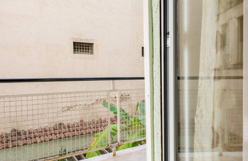 Ostiense Apartment | Luigi's Home, Spacious Apartment to San Paolo Metro