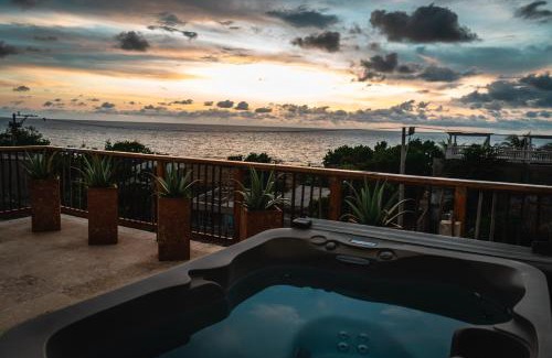 Zona Norte Villa | Lujosa Villa con Piscina Privada, Jacuzzi, Terraza, BBQ, AC muy Cerca de la Playa