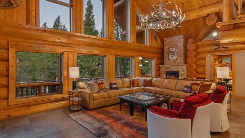Westridge House | Luminary Log Chalet