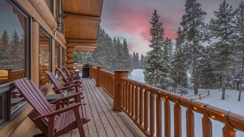 Westridge House | Luminary Log Chalet