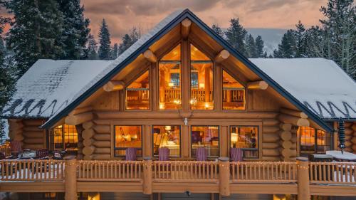 Westridge House | Luminary Log Chalet