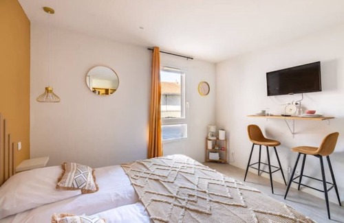 Lourdes Apartment | Lumineux Studiodhalia Wi-fi