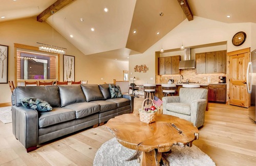 River Run House | Luminous 3Br Escape~River Run Townhome with Private Hot Tub by RedAwning