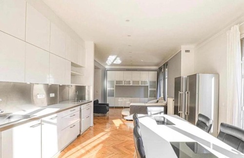 Perier Apartment | Luminous Apartment golden quarter