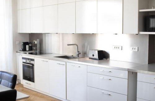 Perier Apartment | Luminous Apartment golden quarter