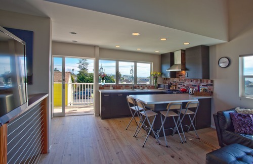 North Pacific Beach House | Luminous Home With Shared Pool - 4 Blocks To The Beach!