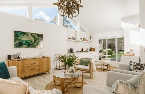 Huskisson House | Luna by Experience Jervis Bay