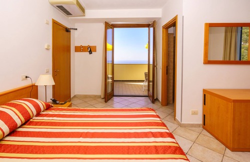 Volastra Hotel | Luna di Marzo