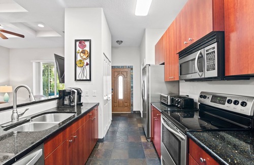 South Sarasota House | Luna Flores: Stunning Siesta Key Area with 2 Private Pools, Dog Friendly Perfect for Large Groups
