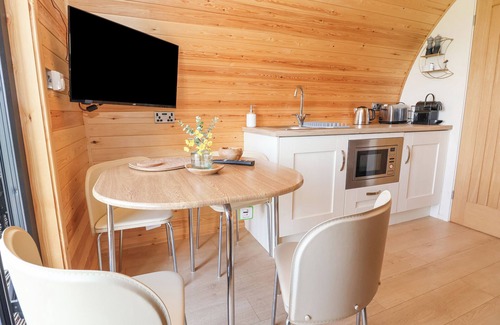 Snailbeach Cottage | LUNA HOLIDAY POD, pet friendly, with a garden in Shrewsbury