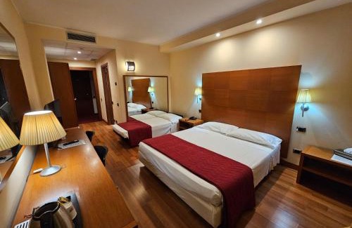 Oleggio Castello Hotel | Luna Hotel Lago Maggiore Arona