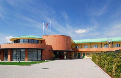 Oleggio Castello Hotel | Luna Hotel Lago Maggiore Arona