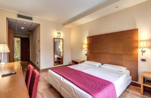 Oleggio Castello Hotel | Luna Hotel Lago Maggiore Arona