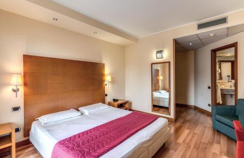 Oleggio Castello Hotel | Luna Hotel Lago Maggiore Arona