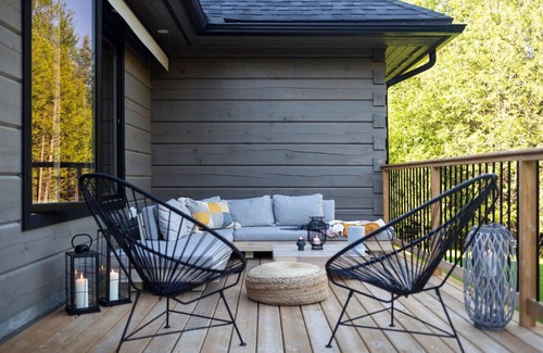Chatsworth House | Luna Log House | An Arrivals Stay | 5 Bdrm + Sauna