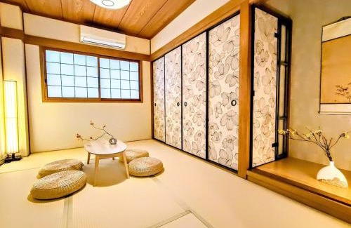 Minato House | Luna Luxury 4BR Family Villa with Parking - 2 mins from Osaka-ko Station, near EXPO, USJ, Kaiyukan