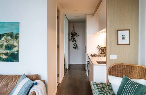 Collingwood Apartment | Luna Stylish and Chic Collingwood Apartment