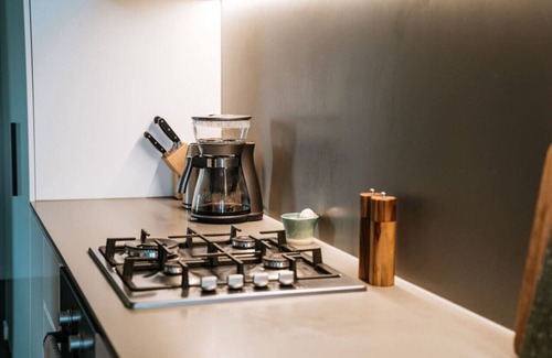 Collingwood Apartment | Luna Stylish and Chic Collingwood Apartment