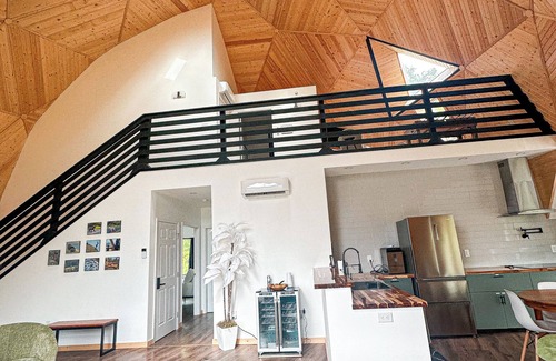 Front Royal House | ⭐️Lunar Lookout ⭐️ Geodesic Dome on 8 acres with HOT TUB!