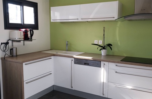 Merignac House | Lunch with the squirrels