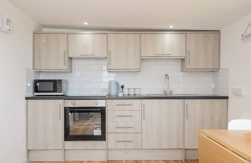 Widemouth Bay House | LUNDY VIEW CHALET, pet friendly, with hot tub in Widemouth Bay