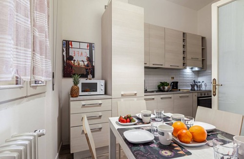 Pisa City Centre Apartment | Lungarno Elegant Apartment with Panoramic Balcony