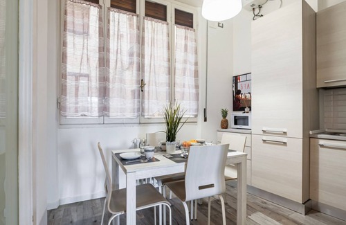 Pisa City Centre Apartment | Lungarno Elegant Apartment with Panoramic Balcony