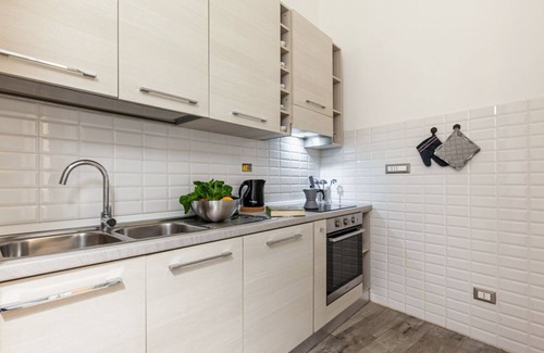 Pisa City Centre Apartment | Lungarno Elegant Apartment with Panoramic Balcony