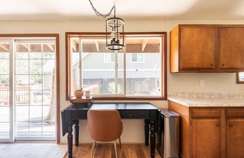 Mount Hood Village House | Lupine Glen: Community Pool, Wifi, Fire, Deck!