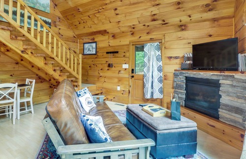 Luray Cabin | Luray Cabin Near Downtown & Shenandoah River