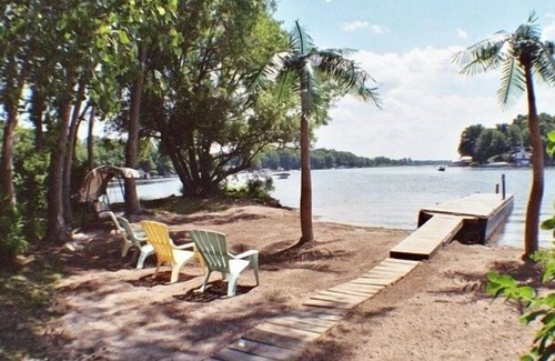Wolcott Cottage | Lure Cottage, Right on the beech. Palm Trees, Free Motor Boat.